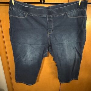 Avenue Denim Capri Pants